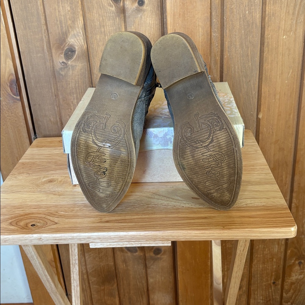 NIB Very G Tribal Booties - Picture 3 of 4
